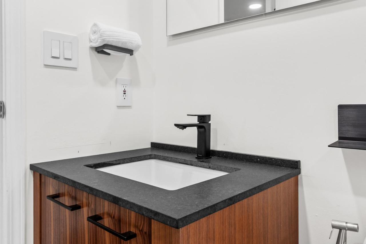Downtown Luxury 1Br Coal Harbour Apartamento Vancouver Exterior foto