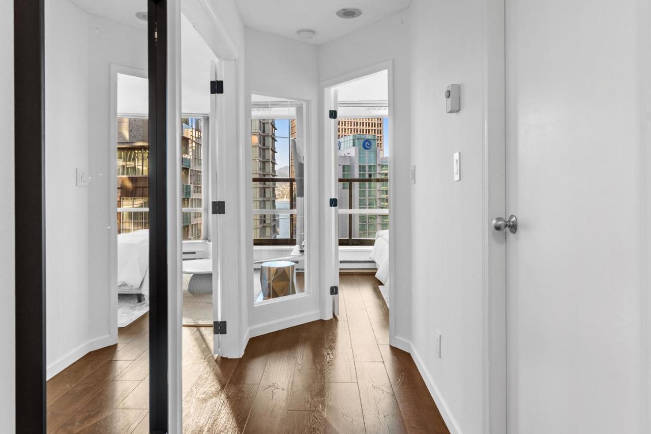 Downtown Luxury 1Br Coal Harbour Apartamento Vancouver Exterior foto